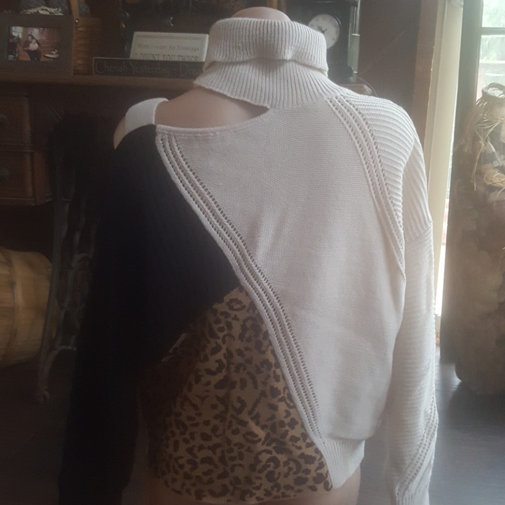 Sweater - Picture 3 of 3
